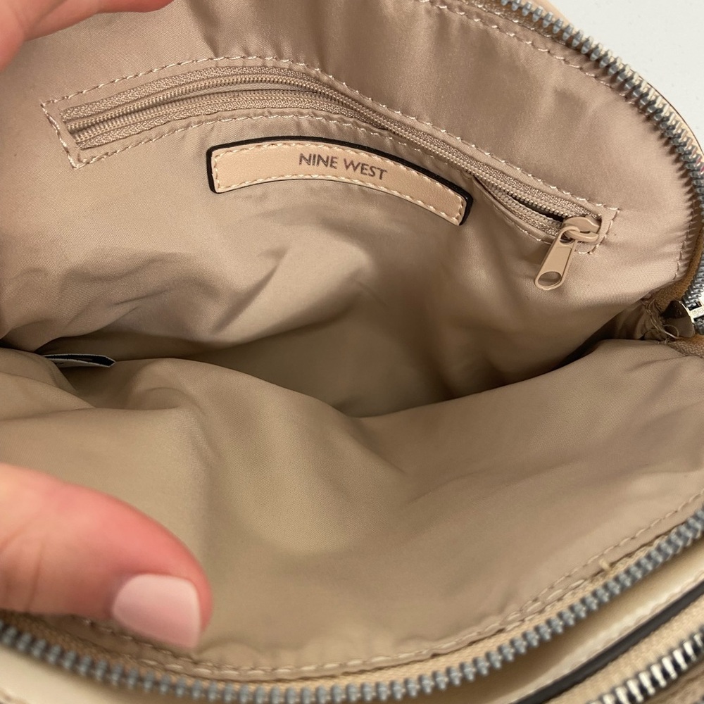 Nine West‎ women’s tan crossbody rounded double zip adjustable strap purse bag - Picture 6 of 8